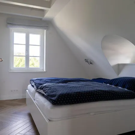 Heven8 - Schmuckstück Im Stillen Dorf * Böhl